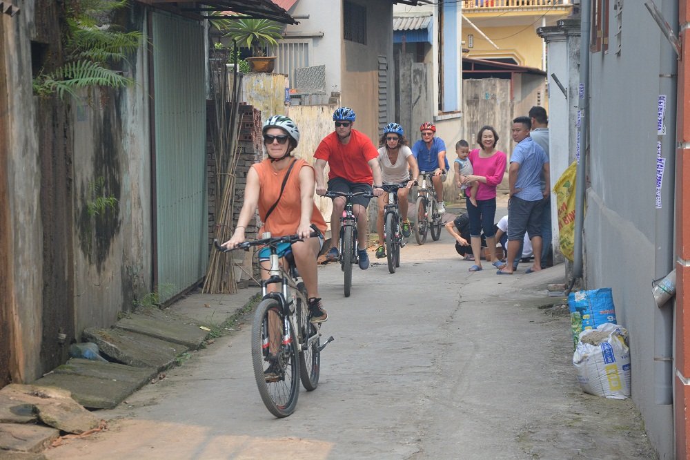 Electric Bike Tour Hanoi: Ancient Co Loa Citadel Day Trip